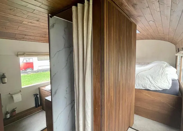 Campingplatz Unieke Overnachting In Amerikaanse Schoolbus Breezand