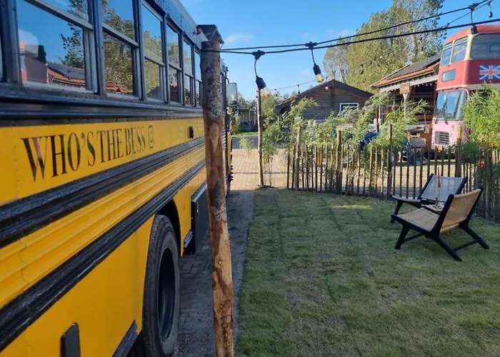 Unieke Overnachting In Amerikaanse Schoolbus Campingplatz