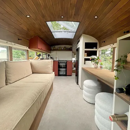 Kemping Unieke Overnachting In Amerikaanse Schoolbus