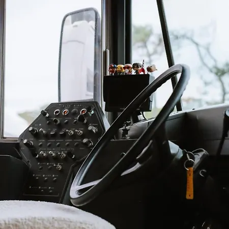 キャンプ場 Unieke Overnachting In Amerikaanse Schoolbus *