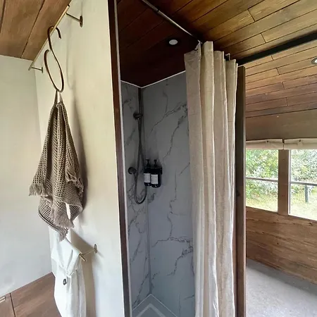 Unieke Overnachting In Amerikaanse Schoolbus * Breezand